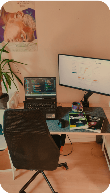 picture of romain cochonnat coding desk